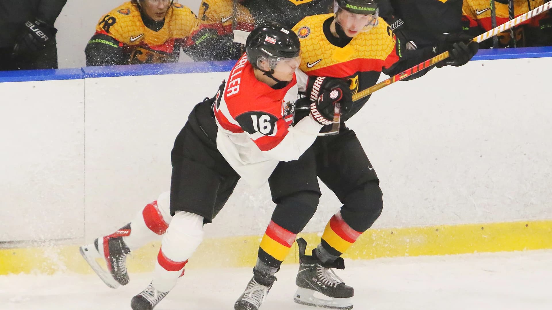 Voller Einsatz für Rot-Weiß-Rot: Alle Österreich-Spiele und die Finalserie gibt´s live auf LIVE.eishockey.at - Copyright: puckfans.at/Andreas Robanser
