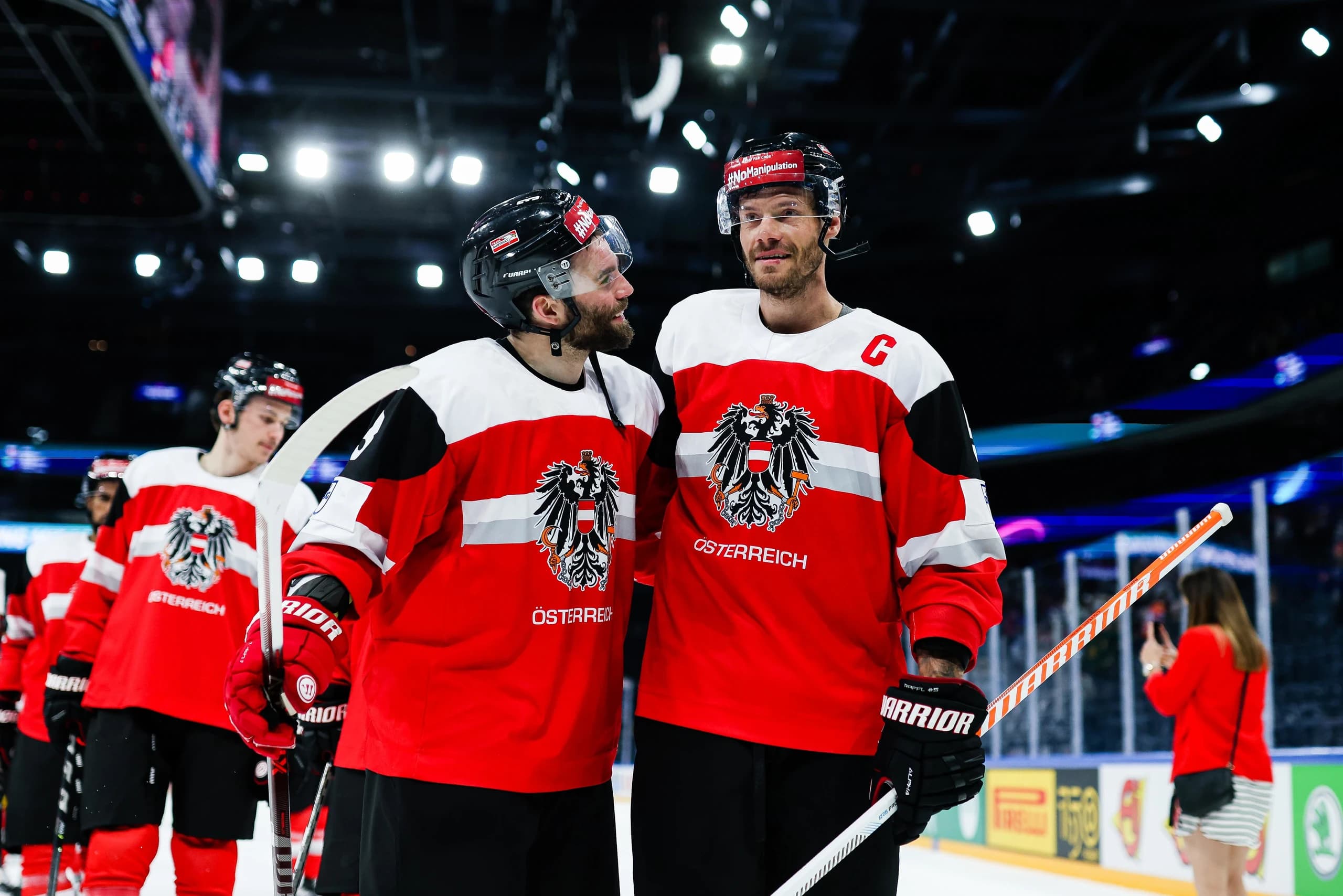 Wieder vereint: Peter Schneider und Thomas Raffl stehen im Februar erstmals wieder seit der WM 2022 für Österreich am Eis - Copyright: GEPA pictures/Daniel Götzhaber