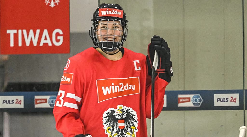 Ende Dezember 2022 führte Antonia Matzka das Nationalteam gegen das Gustavus Adolphus College (USA) als Kapitänin aufs Eis - Copyright: GEPA pictures/Daniel Schönherr