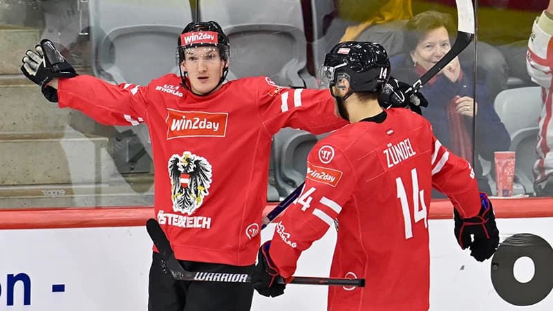 Jubel bei Benjamin Baumgartner und seinen Teamkollegen zum Turniersieg beim Österreich Cup - Copyright: ÖEHV/Bernd Stefan