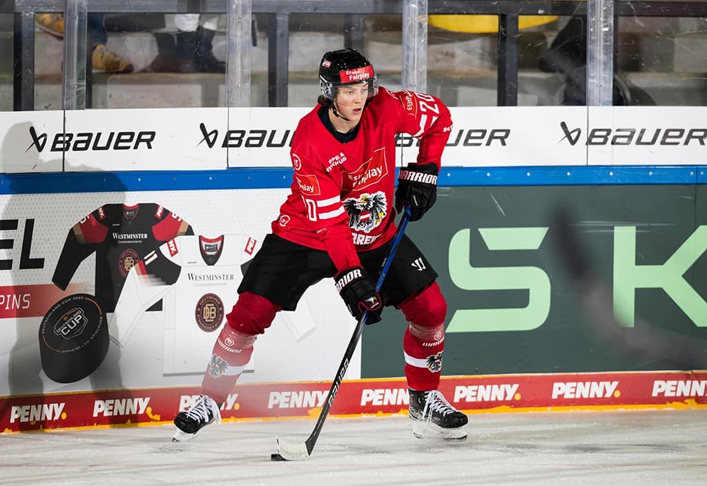 Vinzenz Rohrer spielt sich sowohl in der Schweiz als auch im Nationalteam in die Auslage - Copyright: DEB/City Press