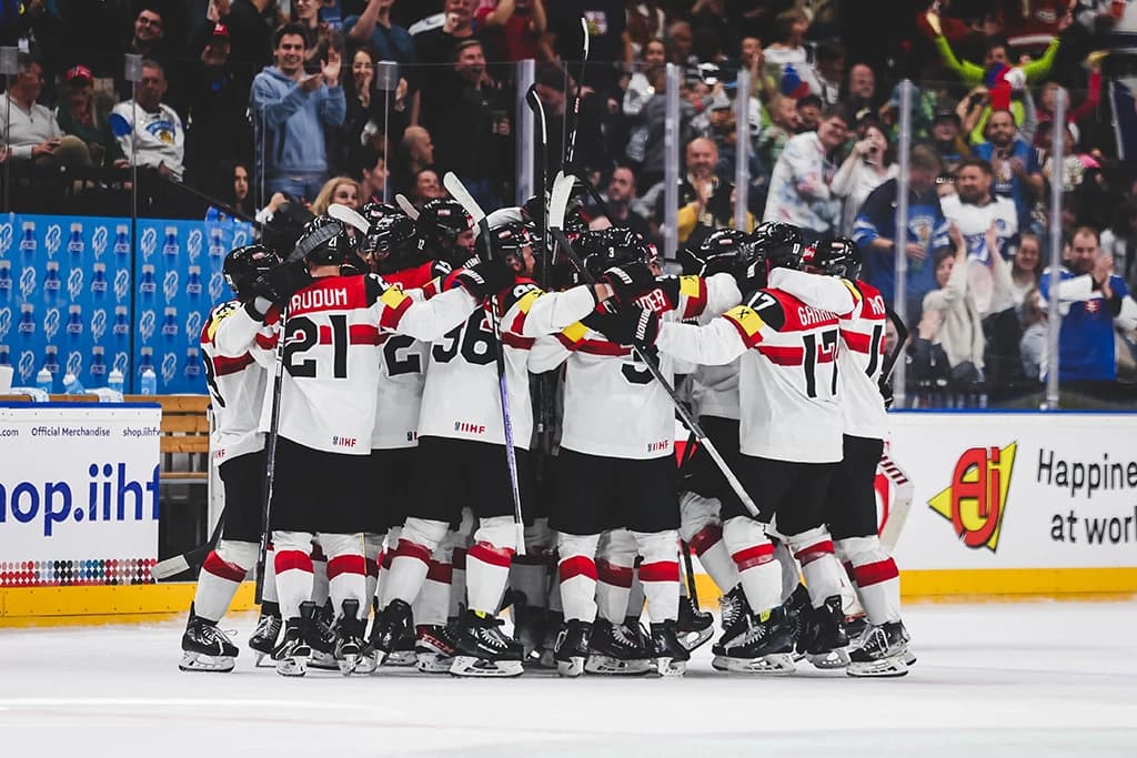 Eine Einheit: Österreich überzeugt mit Teamwork und Kampfgeist bei dieser WM - Copyright: GEPA pictures/Daniel Götzhaber