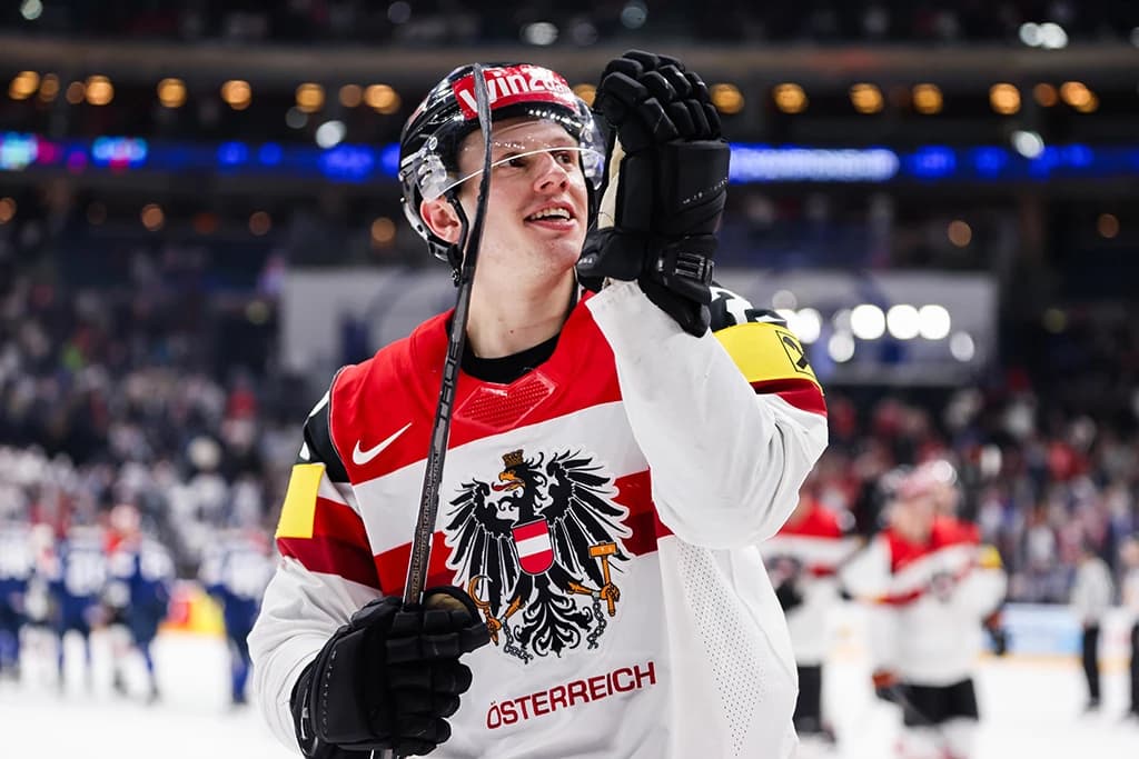 Applaus Marco Rossi! - Copyright: GEPA pictures/Daniel Götzhaber