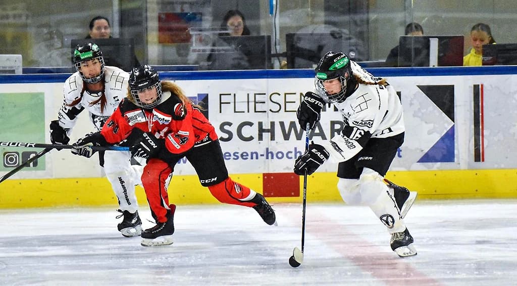Die Damen des SC Hohenems und die Red Angels Innsbruck kreuzen in der DEBL2 die Schläger - Copyright: HSC
