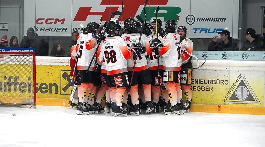 Die Sharks Gmunden jubelten in Kufstein über den ersten Ö Eishockey Liga Halbfinaleinzug - Copyright: Fotopress - Peter Sommer