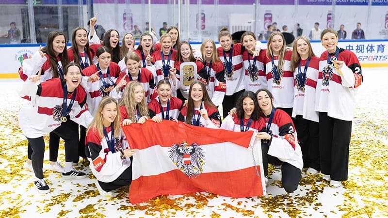 Unsere Gold-Damen! Zum Jubiläum tritt man im Herbst 2026 erstmals in der Top Division an - Copyright: NZ-Photos/Nicolas Zangerle