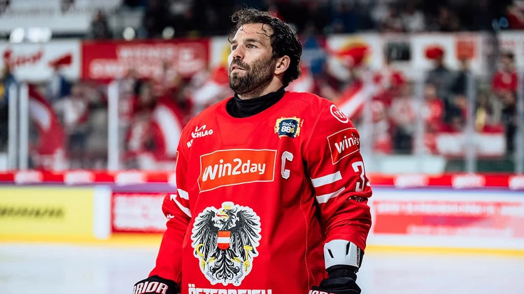 Peter Schneider führt Österreich erstmals in seiner Karriere bei einer WM als Kapitän an - Copyright: ÖEHV/Manuel Mackinger
